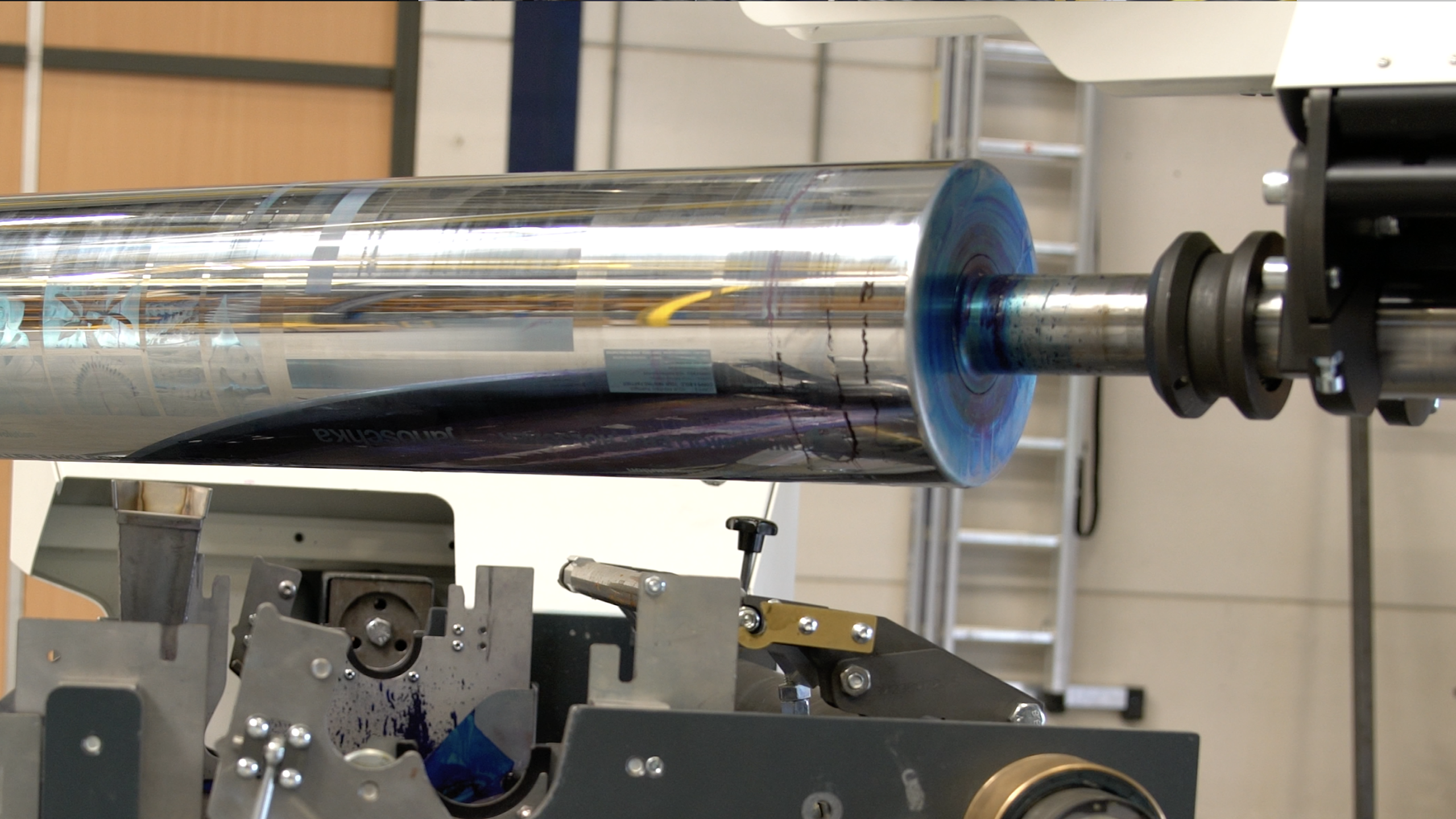 Roll handling solutions for sleeves & shafts